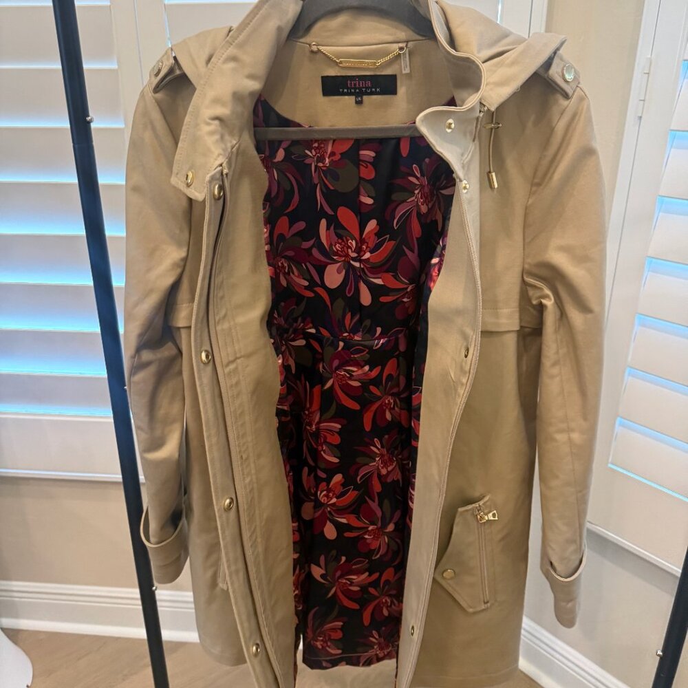 Trina Turk Raincoat, Size L, new without tags - Picture 3 of 5